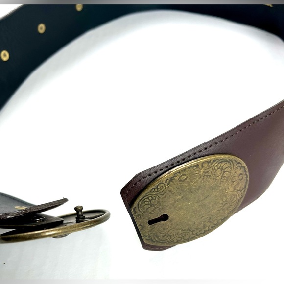 Vintage Avignon Genuine Leather Brown Belt with Ornate Brass, made in the USA - Picture 4 of 9